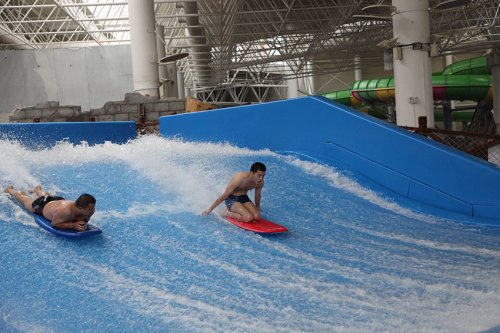 Simulating Flowider Water Surfriding Theme Park Equipment Surf Boarding
